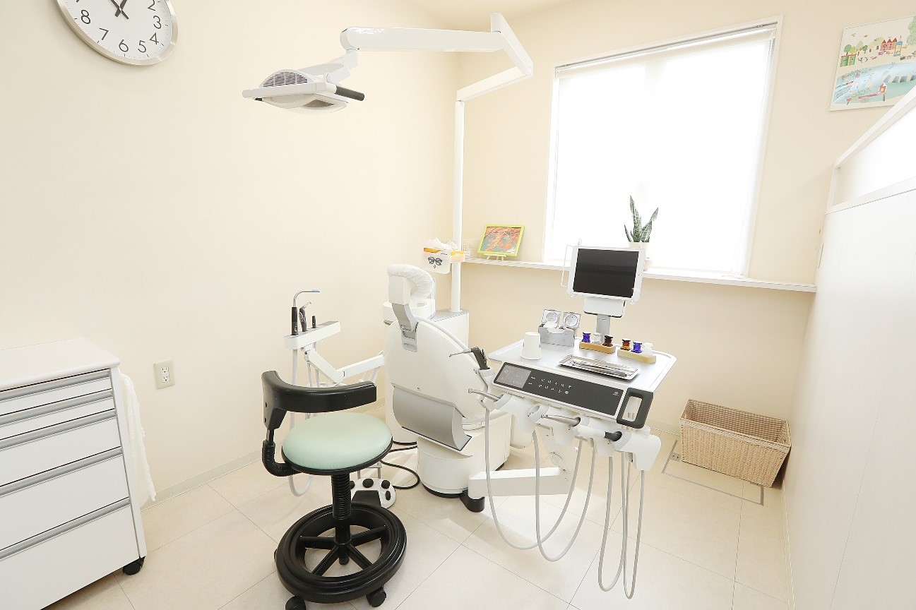 保険から自費まで、最新機器で患者のニーズに応えるけい歯科クリニック